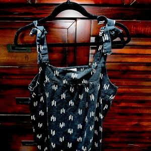 Black and white top Kohls brand Sonoma